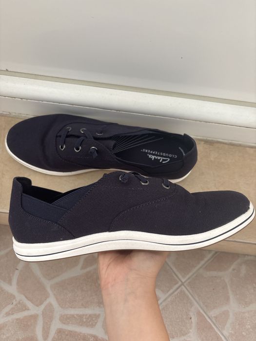 Тъмносини обувки Clarks