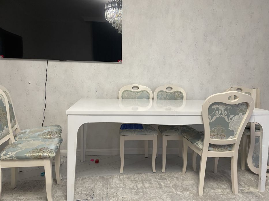 Продам стол обеденный