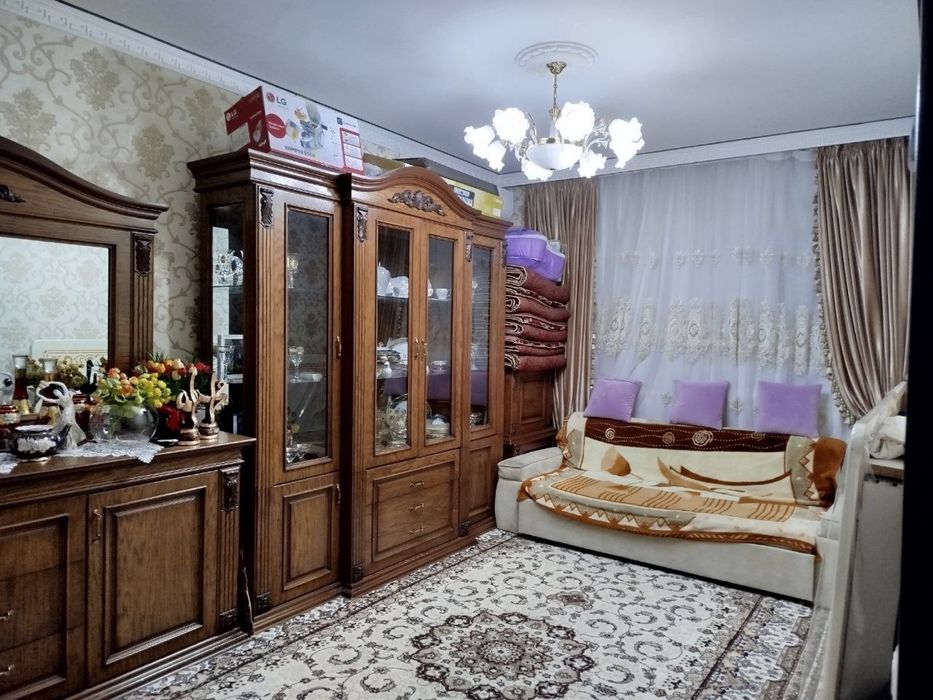 СРОЧНА ПРАДАЁТСА квартира 3 комнитны