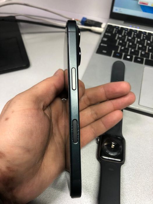 iPhone 16 Apple watch AirPods Pro 2