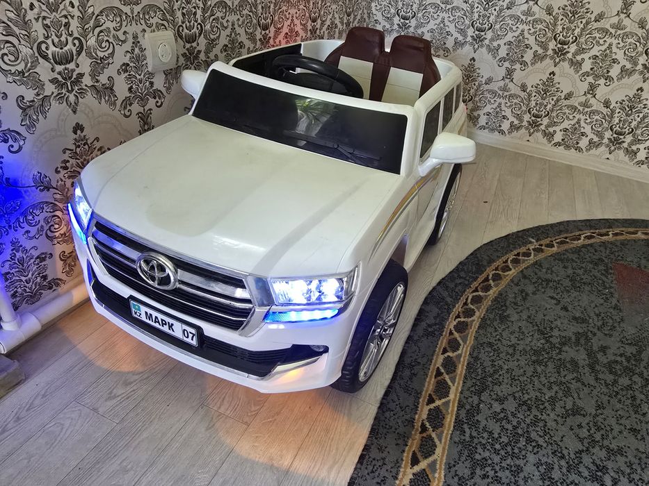 Детская машина Toyota