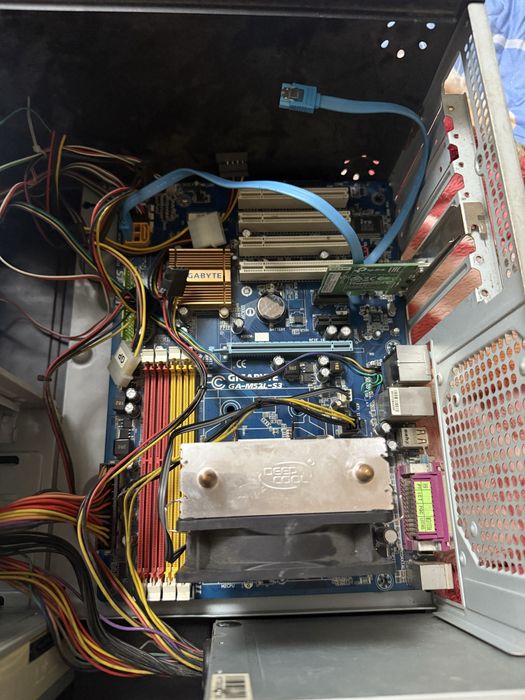 Материнская плата Gigabyte GA-M52L-S3 + кулер и процессор
