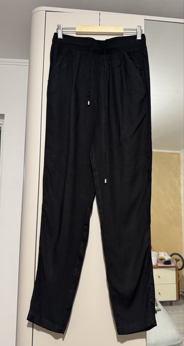 Vand 3 perechi de pantaloni
