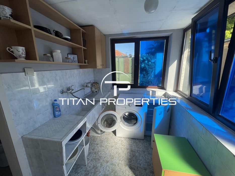 Дава се под наем Етаж от къща в Варна, Автогара - 68 кв.м за 307 € - Снимка #3