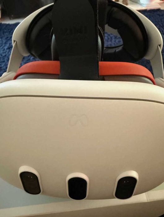 Meta Quest 3 VR очила 128 GB с оригинален калъф и KIWI каишка.
