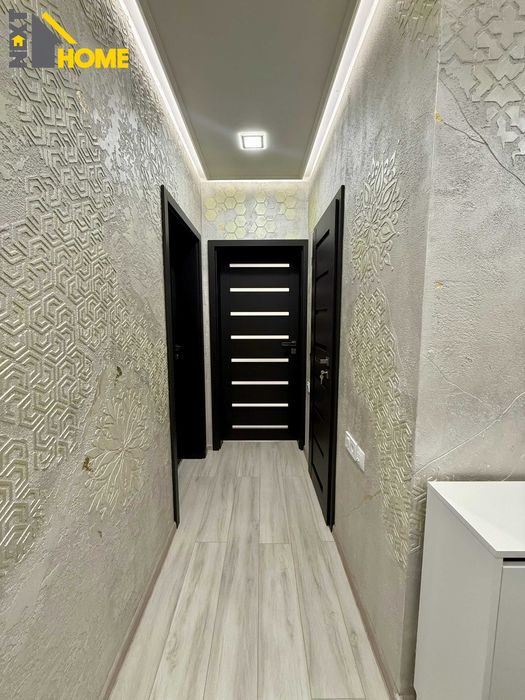 Чисто нов, напълно обзаведен тристаен апартамент с ГАРАЖ!