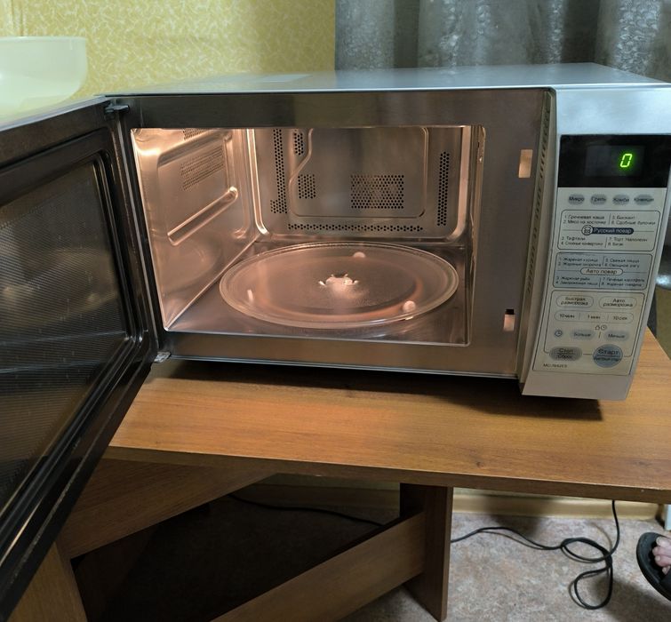 Продам микроволновку,большая,гриль,работает отлично