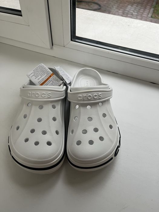 Белые кроксы crocs