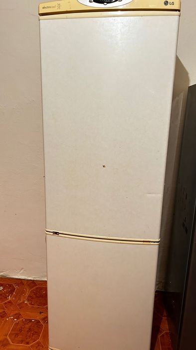 LG холодильник двухкамерный