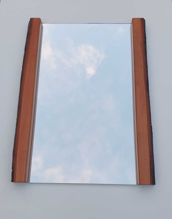 Oglindă model rustic cu rama din lemn de tei