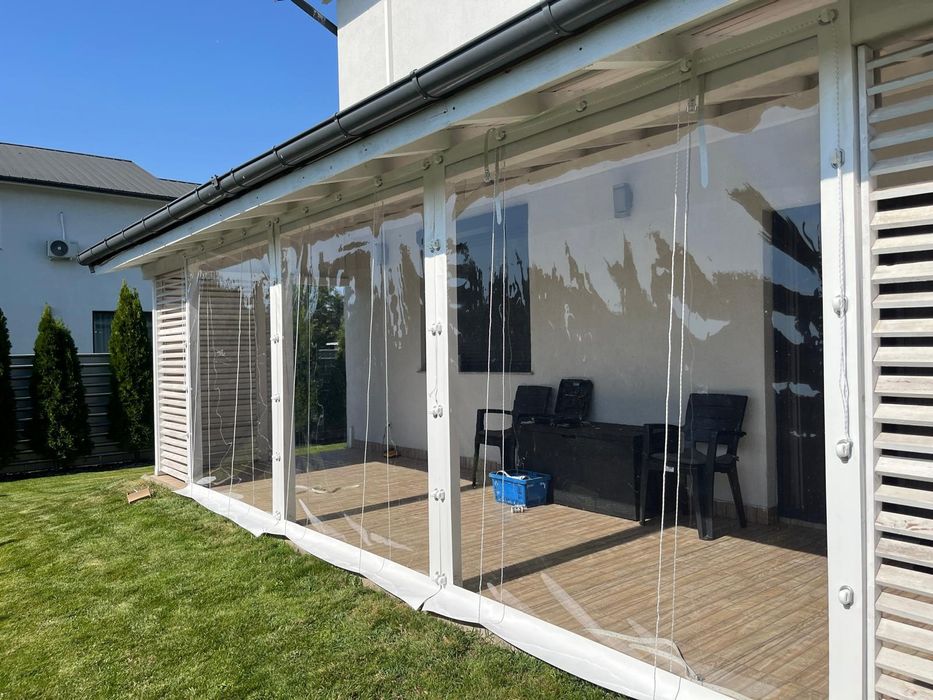 Folie transparenta cu capse și bride