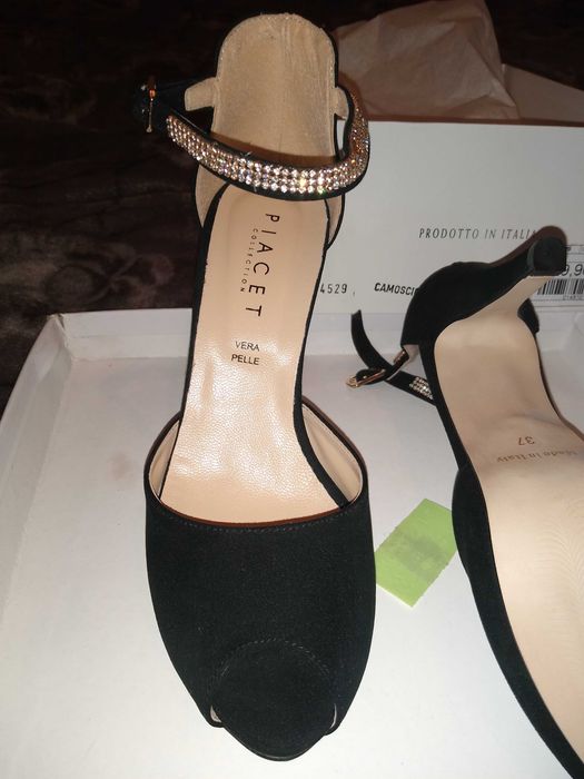 Pantofi negri, eleganți, cu toc și bareta cu pietricele nr 37