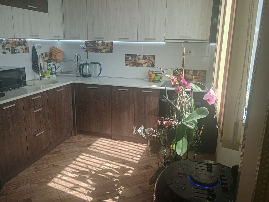 Продава от собственик тухлена къща в с.Леденик