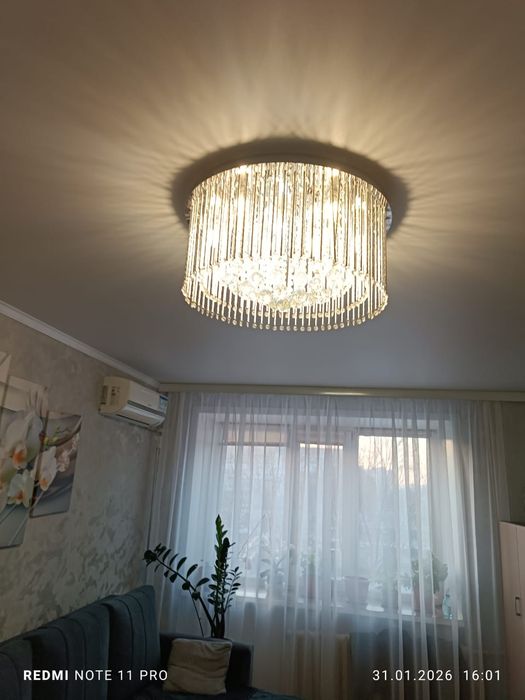 Продам люстру два цвета