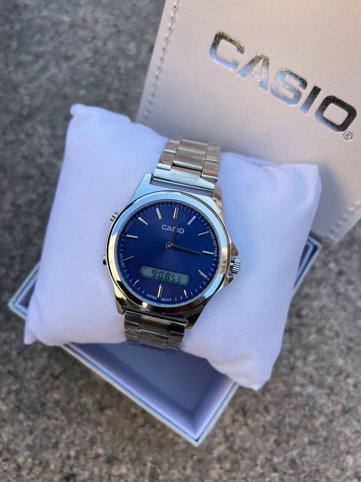 стильные часы Casio Quartz новый