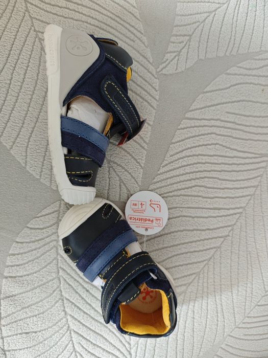 Чисто нови кожени бебешки сандали Biomecanics 18 размер