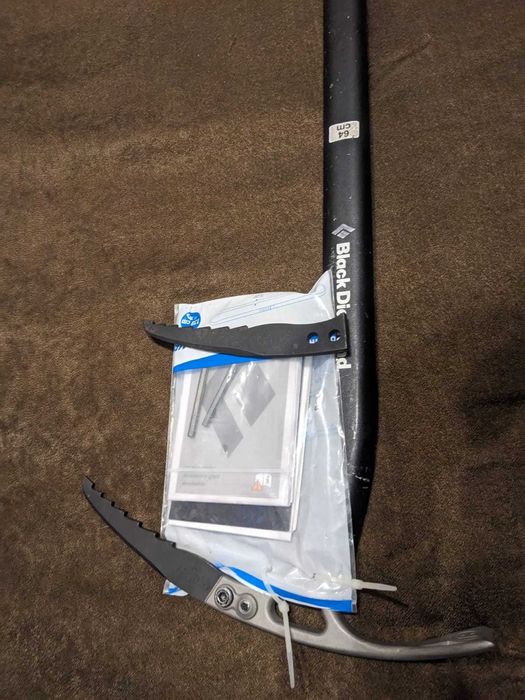 Piolet Black Diamond Venom 64 cm + lama  noua rezerva