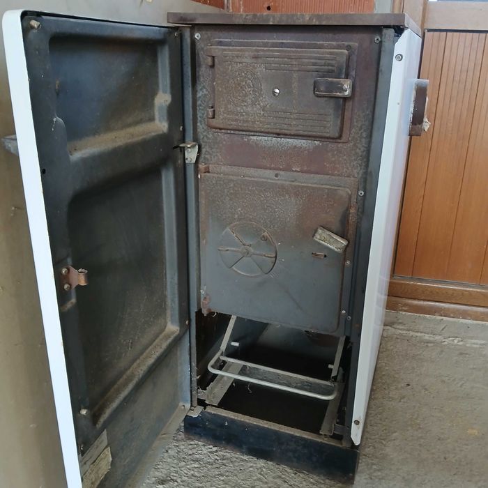 Печка,немска на твърдо гориво