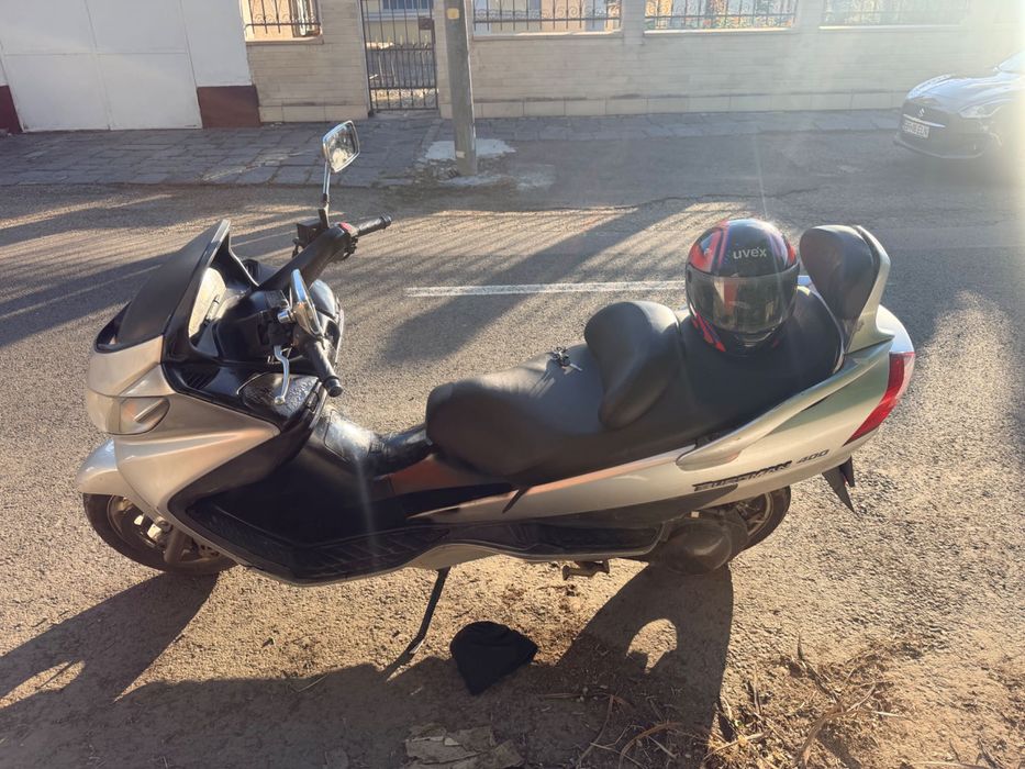 Vând scuter pe benzină de 400