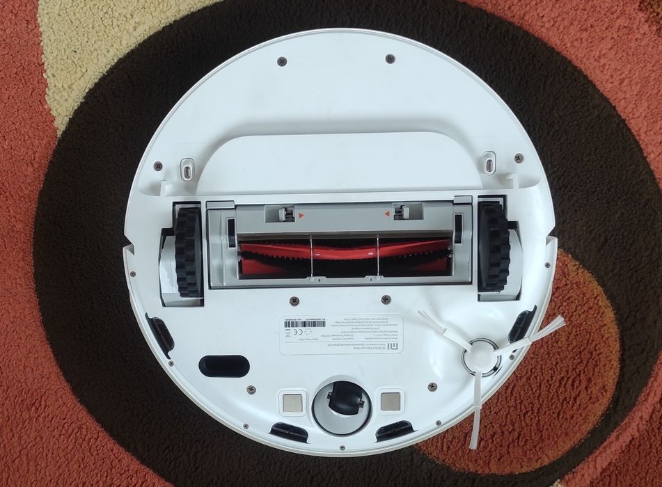 Vând Aspirator Robot Mi Robot Vacuum – Baterie și Accesorii Noi