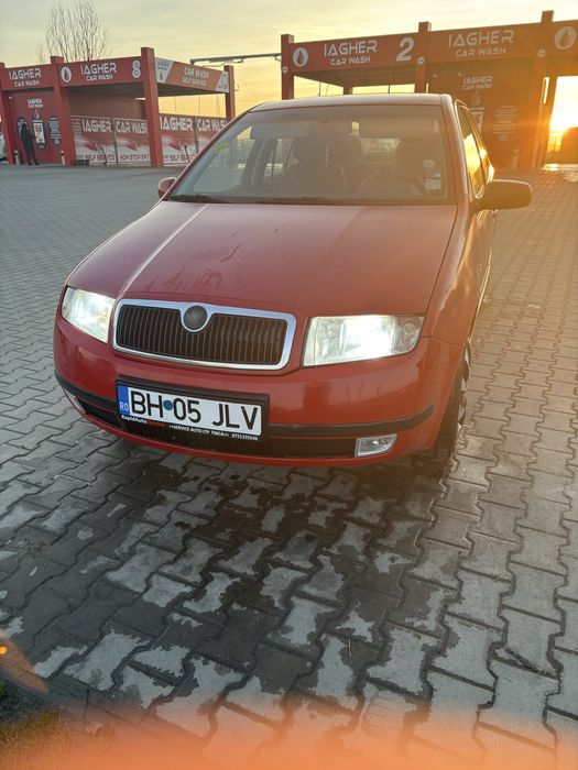 Vand skoda fabia 1.2 benzia  masina personala de 10 ani
