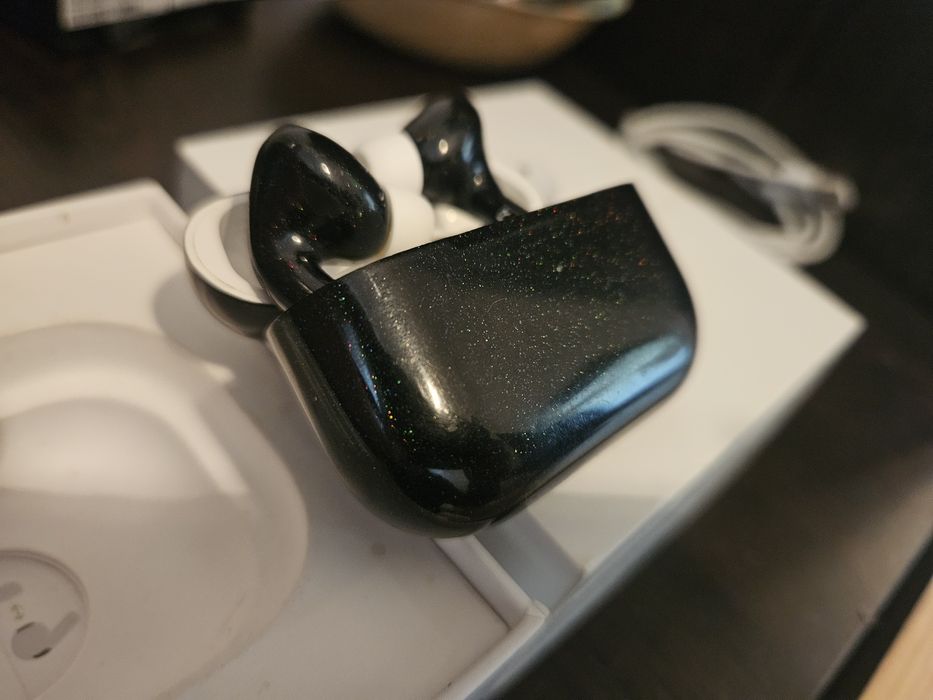 Căști Airpods Pro 2 colorizate de ColorWare