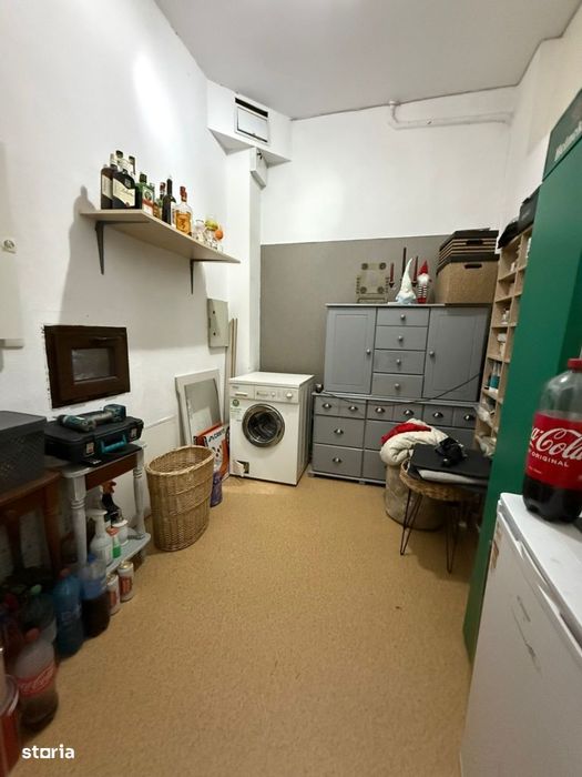Spatiu comercial+locuinta la mansarda,3 dormitoare, living,5 bai, tere