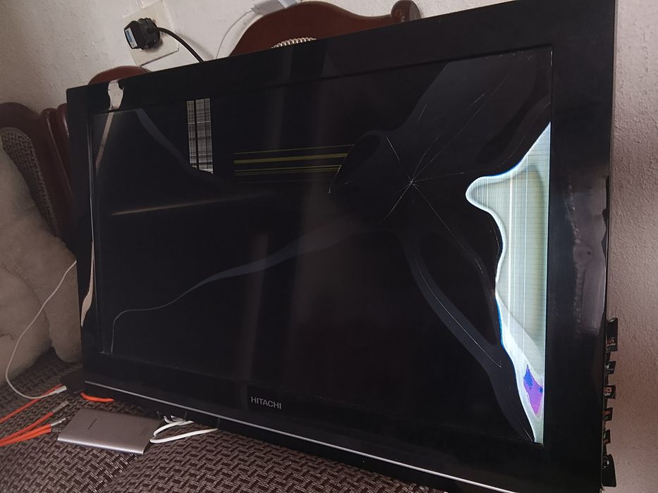 HITACHI продается телевизор