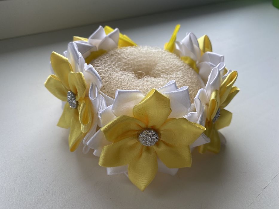 Резинки для волос, на шишку.