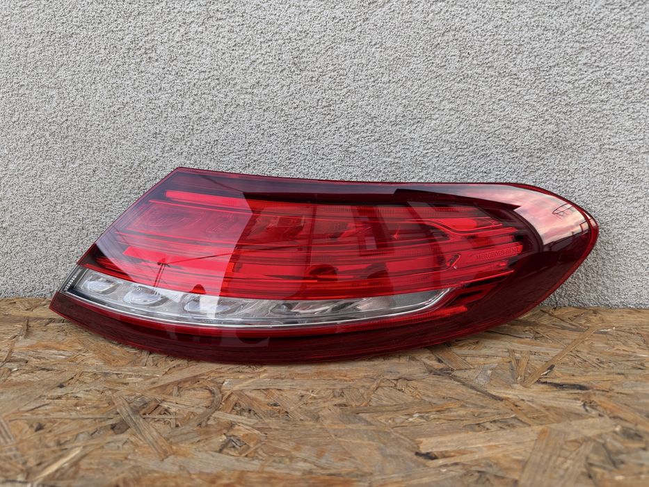 Stop tripla lampa dreapta aripa caroserie Mercedes C Class W205 Coupe