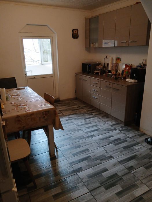 Vând apartament cu 3 camere soseaua Bucuresti, Bl.B1/1S, etaj 2 zona Mozaic