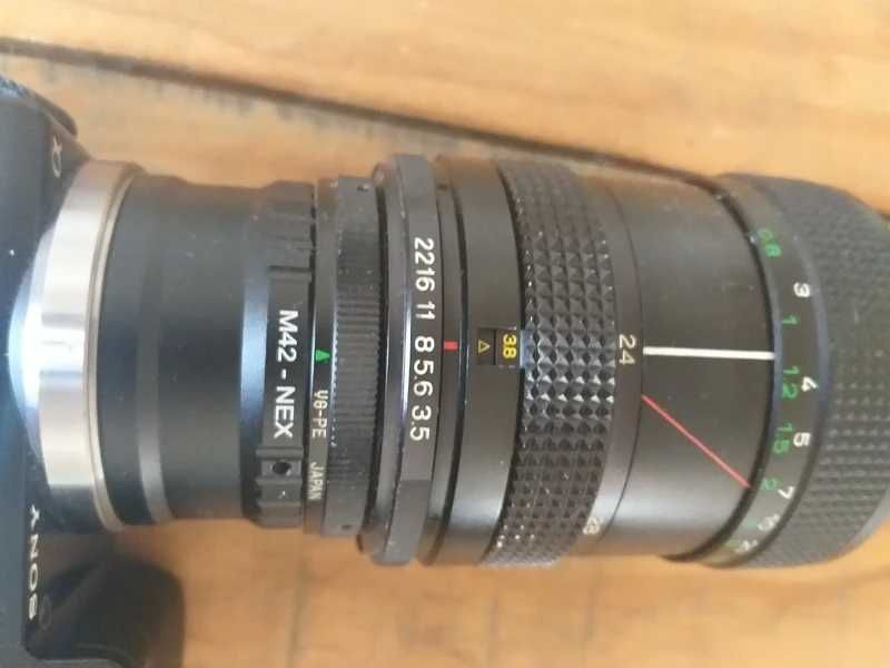 Sony Nex 5 cu doua obiective (unul macro) si accesorii