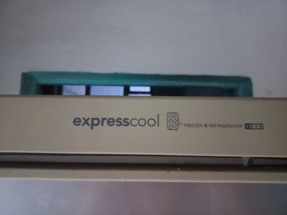 Продам Холодильник LG