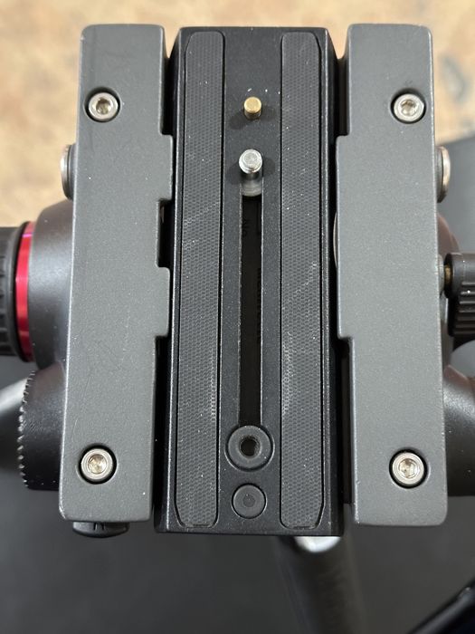 Продаю штатив Manfrotto