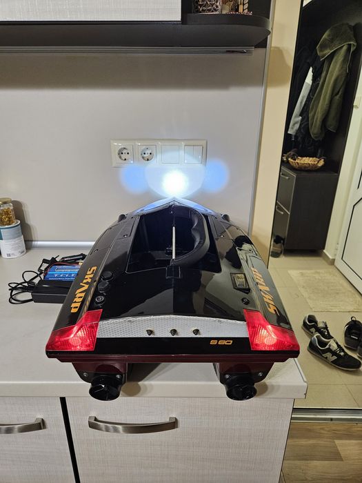 Лодка за захранка Scarp