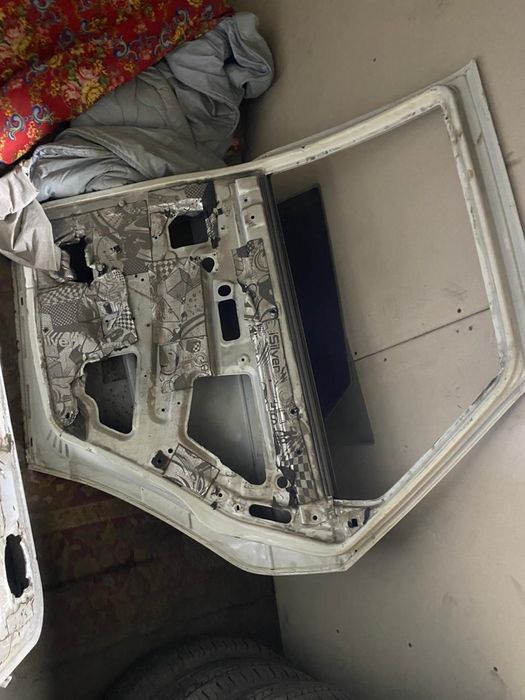 Приора дверь правый перед зад