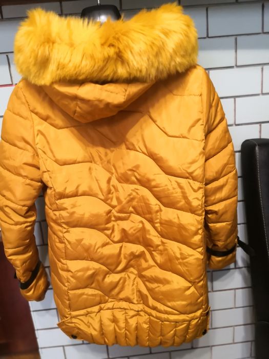 Дълго яке цвят горчица