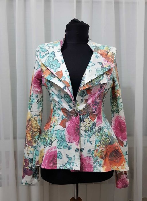 Дамско сако М-Л    .