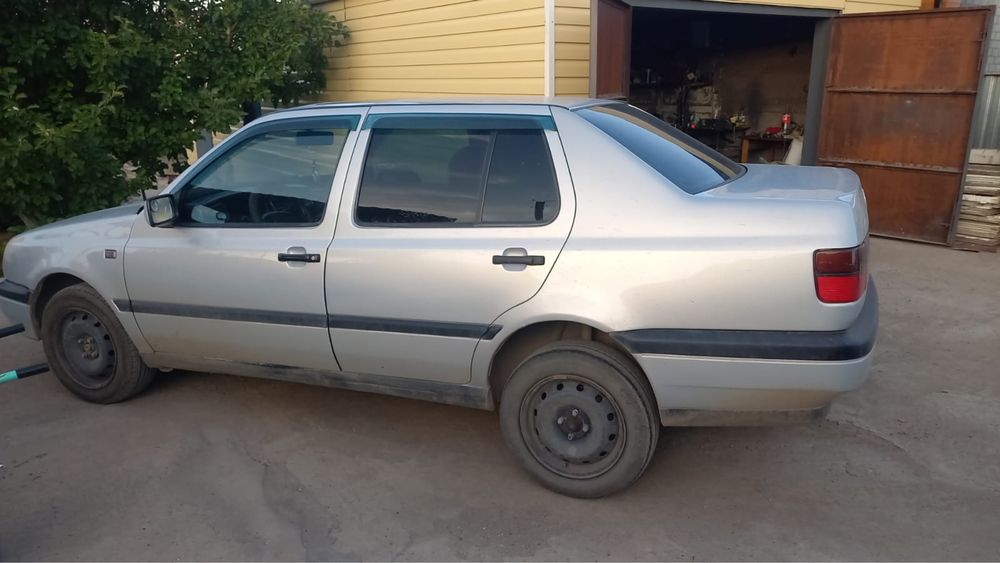 Volkswagen Vento, 1993