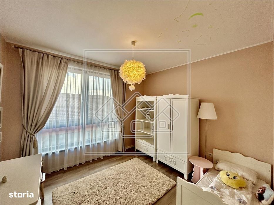 Apartament 3 camere, 77 mpu, terasa 20 mp, 2 locuri parcare, zona buna