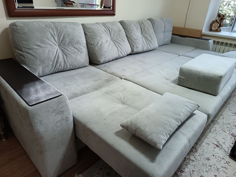 Стильный и комфортный диван