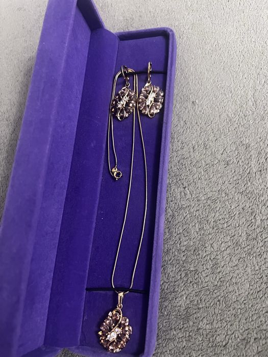 Продам серьги и цепочки Swarovski