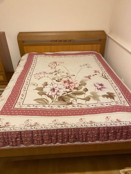 Двуспальная кровать