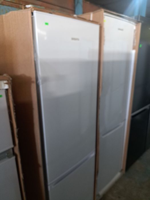 5 г.Гаранция нов хладилник с фризер  GRENTO RF421