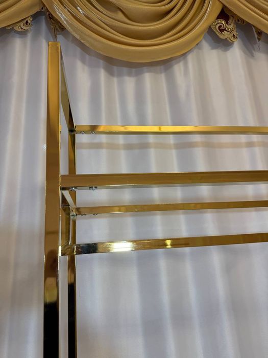 Гардеробная вешалка