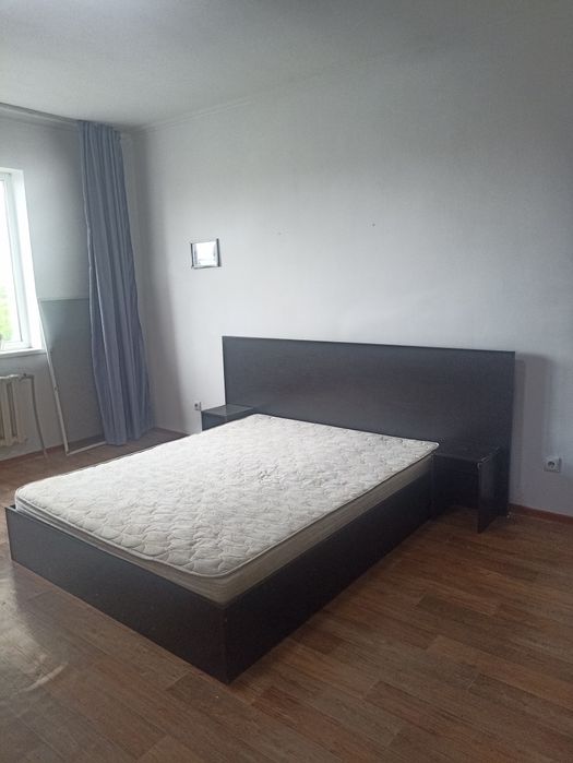 Кровать, диваны, стол, табуретки