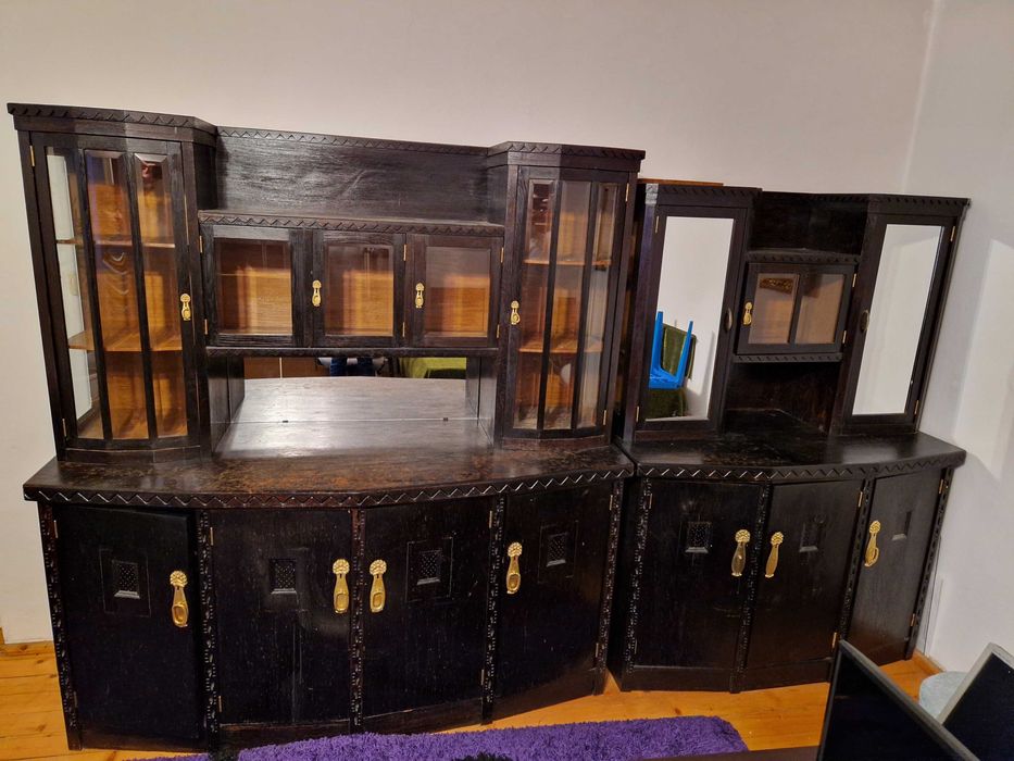 Mobilier vechi din lemn masiv – 100 de ani, cu geam de semicristal