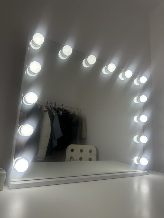 Oglina de machiaj Led cu boxa incorporata