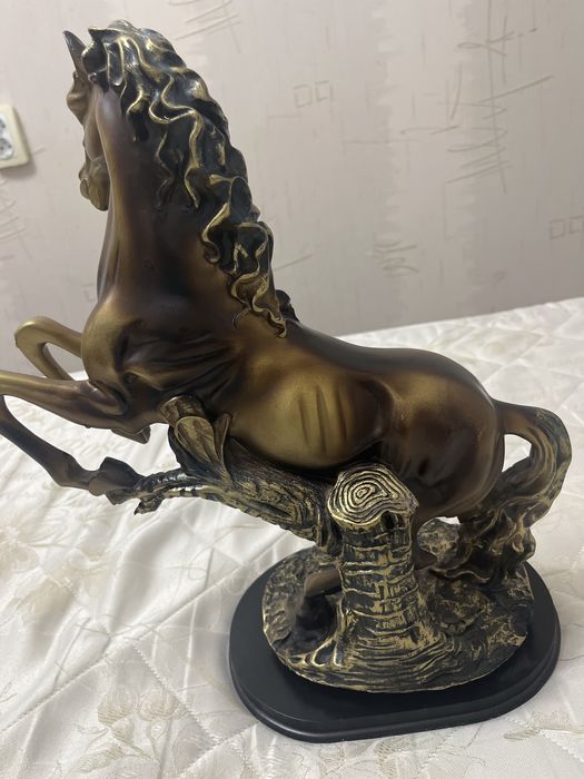 Продам сувенирную лошадь