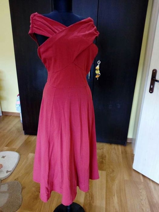 Невероятна рокля Asos